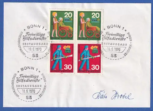 Käte Strobel original-Autogramm auf Vorlage mit Briefmarke 1970