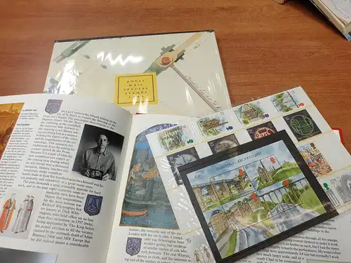 Großbritannien Royal Mail offizielles Jahrbuch 1989 mit Briefmarken **