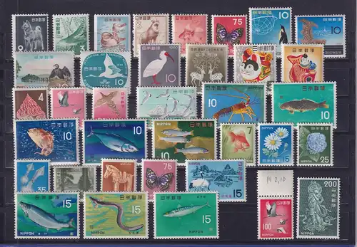 Japan Lot 36 Werte zumeist Tiere  postfrisch ** 