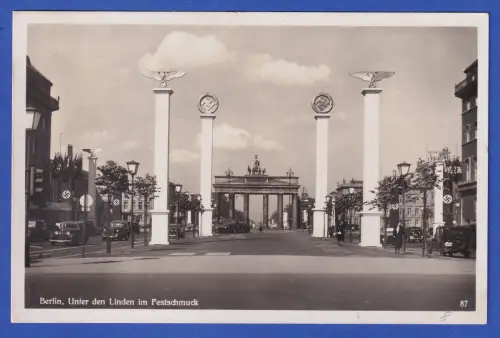 AK Berlin Unter den Linden mit NS-Dekoration, mit So.-O NÜRNBERG gelaufen 1942