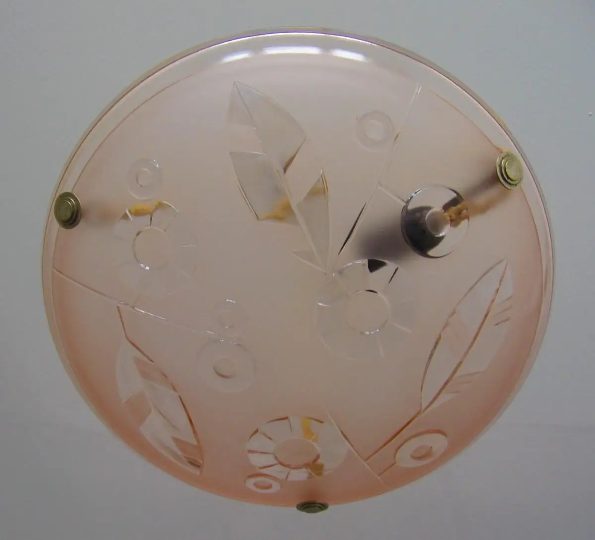 Art Deco Pressglas Lampe aus Frankreich um 1930 satiniertes rosa Glas geometrisches Blumendekor im Relief 2