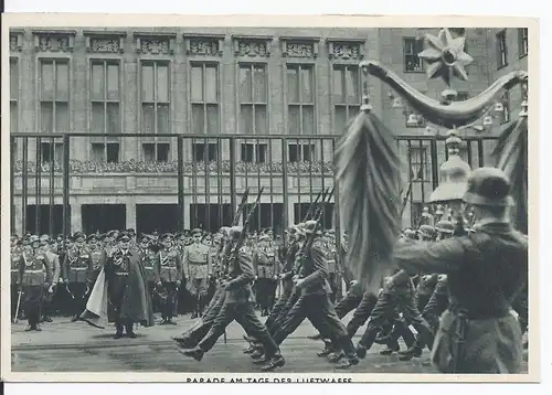 [Ansichtskarte] Dt.- Reich (001952) Propagandakarte "Parade am Tag der Luftwaffe" ausgeschnitten aus der Illustrierten. 