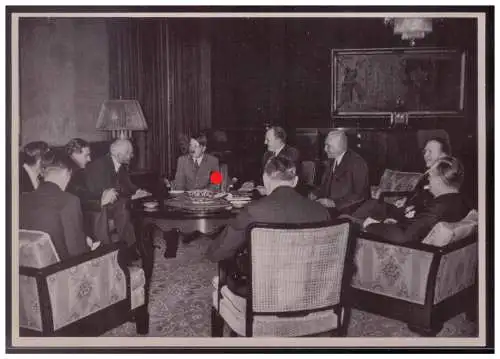 Adolf Hitler. 