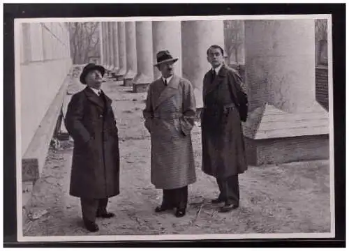 Adolf Hitler. 