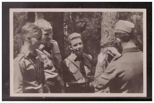 [Propagandapostkarte] Dt- Reich (009437) Propagandakarte Schweres Feldkabel wird durch den Heeresausbilder im Unterricht im Wehrertüchtigungslager. 