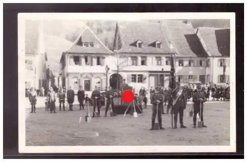 [Ansichtskarte] Dt- Reich (021026) Propaganda Fotokarte, Feier RAD (Reichs- Arbeits- Dienst) mit Rednerpult mit HKZ Fahne, ungebraucht. 