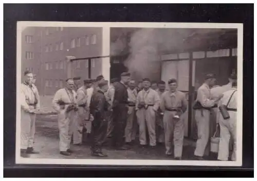 [Ansichtskarte] Dt- Reich (021053) Propagandapostkarte Arbeiter mit Schutzanzug und Gasmaske, gelaufen Berlin. 