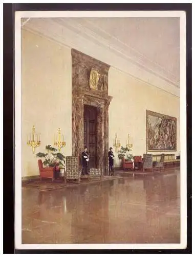 [Propagandapostkarte] Dt.- Reich (021509) Propagandakarte Neue Reichskanzlei Berlin, Marmorsaal Wache am Eingang zu Arbeitszimmer des. 