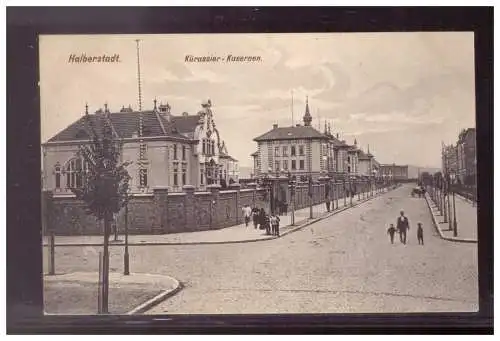 [Propagandapostkarte] DT-Reich (021638) Propaganda Halberstadt, Kürassier- Kasserne gelaufen mit Bahnpoststempel Magdeburg- Thale 1911. 