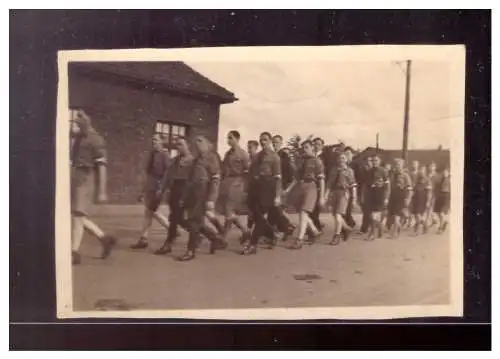 Dt-Reich (022667) Propagandafoto Hitlerjugend beim Aufmarsch, wo nicht bekannt