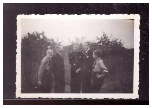 Dt-Reich (022682) Propagandafoto Hitlerjugend- Gruppe mit Erwachsenen, wo nicht bekannt