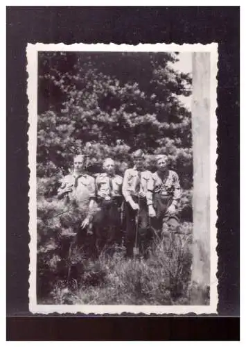 Dt-Reich (022685) Propagandafoto Hitlerjugend- Gruppe, wo nicht bekannt, RS Klebestellen