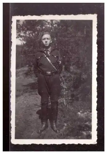 Dt-Reich (022718) Propagandafoto Hitlerjugend- Poträtfoto- 1 Hitlerjugen, wer ist nicht bekannt Gr 6,2 x 9,2 cm			