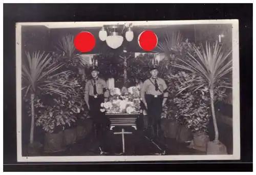 [Echtfotokarte schwarz/weiß] Dt.- Reich (022954) Propagandakarte Trauerfeier für einen verstorbenen Kammeraden der SA mit Totenwache (SA) , ungebrauc. 