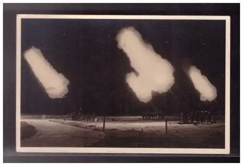 [Propagandapostkarte] Dt- Reich (023235) Propaganda AK Die Wehrmacht, Schwere Flak im nächtlichen Kampf, gelaufen Ludwigsburg 1941. 