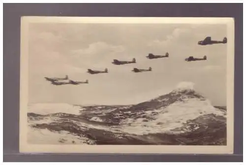 [Propagandapostkarte] DT-Reich (023372) Propagandakarte Deutsche Wehrmacht Kampfflugzeugverband über der Nordsee, ungebraucht. 