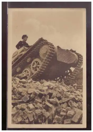 [Propagandapostkarte] DT-Reich (023395) Propagandakarte Panzer auf dem Vormarsch, gelaufen mit Fp 1940. 