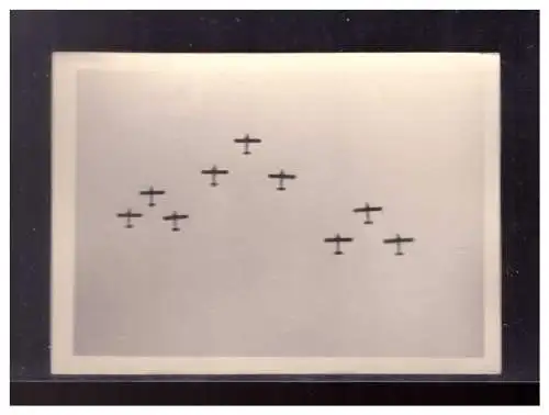 Dt- Reich (024016) Foto Flugzeugstaffel, 8,7 x 6,1 cm groß