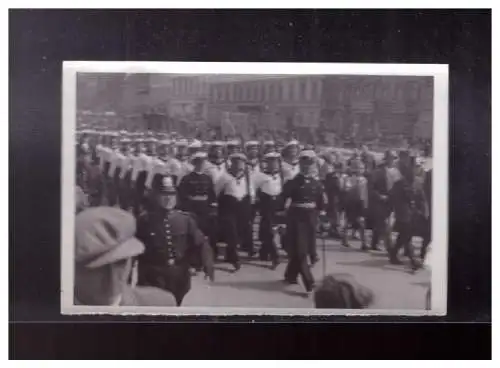 Dt- Reich (024024) Propaganda Marine bei Parade in Berlin, 8,7 x 6,1 cm groß