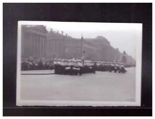 Dt- Reich (024026) Propaganda Marine bei Parade in Berlin, 8,7 x 6,1 cm groß