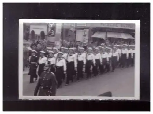 Dt- Reich (024027) Propaganda Marine bei Parade in Berlin, 8,7 x 6,1 cm groß