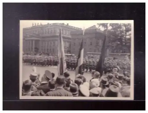 Dt- Reich (024030) Propaganda Wehrmacht bei Parade in Berlin, 8,7 x 6,1 cm groß