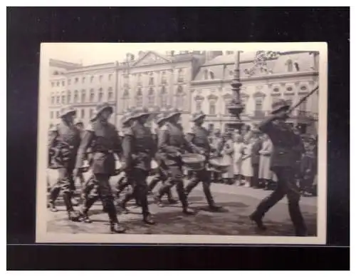 Dt- Reich (024034) Propaganda Wehrmacht bei Parade in Berlin, 8,7 x 6,1 cm groß