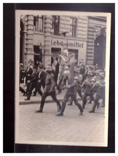 Dt- Reich (024037) Propaganda Wehrmacht bei Parade in Berlin, 8,7 x 6,1 cm groß