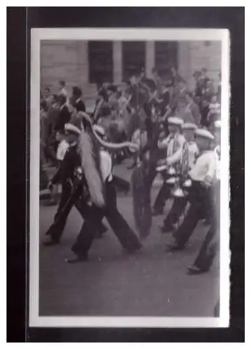 Dt- Reich (024040) Propaganda Marine bei Parade in Berlin, 8,7 x 6,1 cm groß