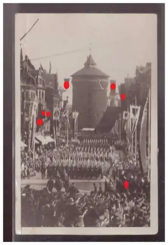 [Propagandapostkarte] Dt- Reich (024538) Propagandakarte Reichsparteitag Parade Nürnberg, ungebraucht Karte ist 2. Wahl hat Knick. 