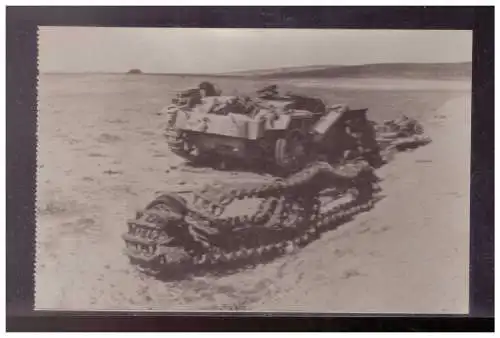 [Propagandapostkarte] Dt- Reich (024933) Propagandakarte franzö. Motiv Panzer, Von Tschad nach Tunis, Deutscher zerstörter Panzer, ungebraucht. 
