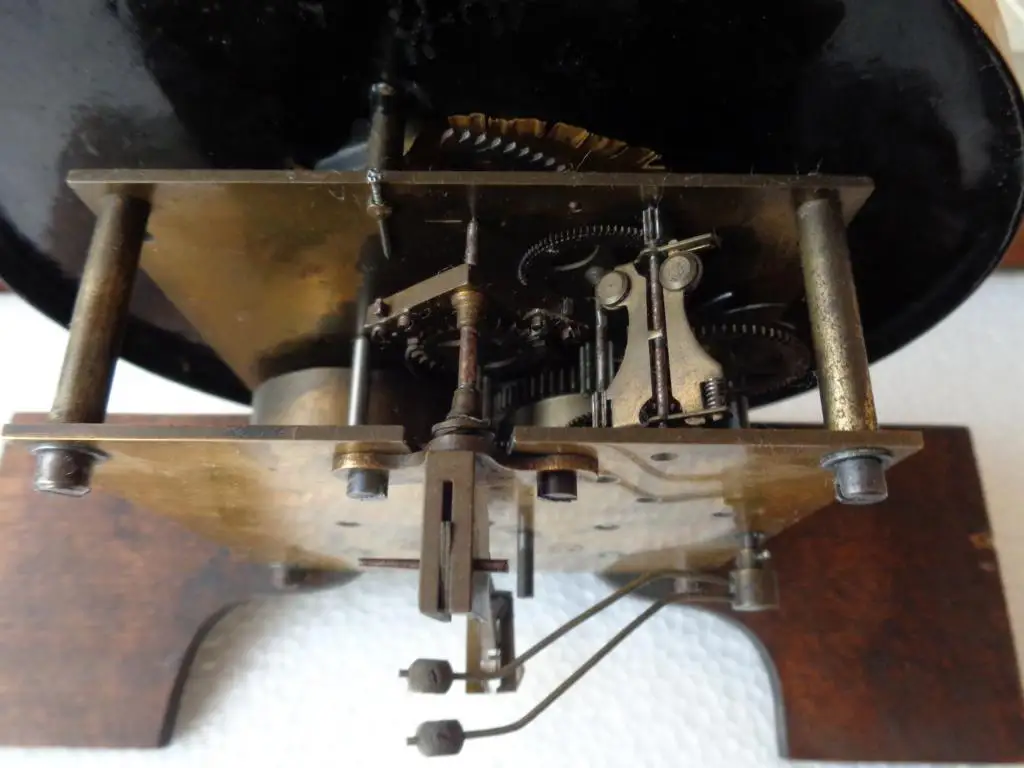 Alte Freischwinger Uhr, Gustav Becker Werk P42, Gehäuse etwas modifiziert, guter Erhalt, Überholung erforderlich 10