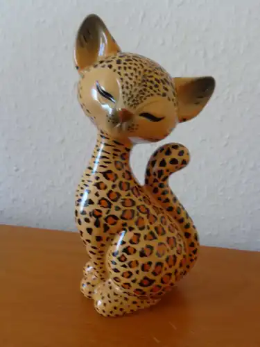 Goebel Porzellan Katze \"Kitty\" de luxe Leopard, Vitrinen Figur, 18 cm