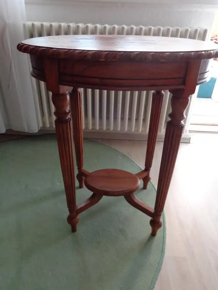 Alter ovaler BEISTELLTISCH mit ZWISCHENABLAGE, stabil, Nussbaum?, gebraucht, TOP 4