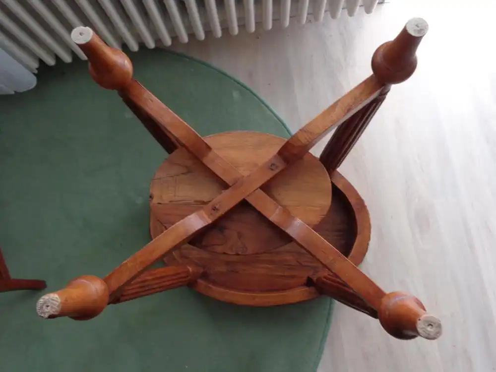 Alter ovaler BEISTELLTISCH mit ZWISCHENABLAGE, stabil, Nussbaum?, gebraucht, TOP 6