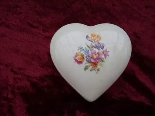 10 DDR Zierporzellan Herzdosen Bllumendekor, Goldstaffage, gemarkt neu