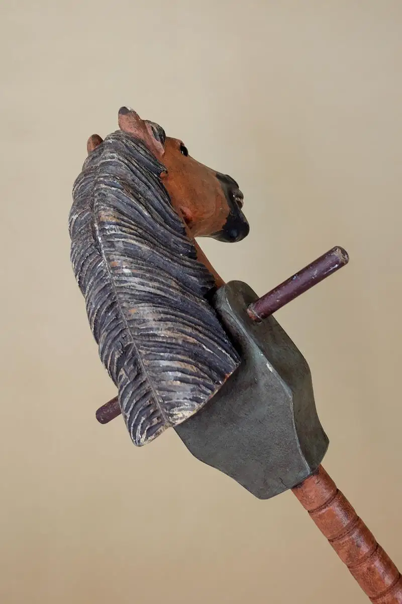 Antikes geschnitzt & lackiertes Steckenpferd aus Holz, um 1890 3