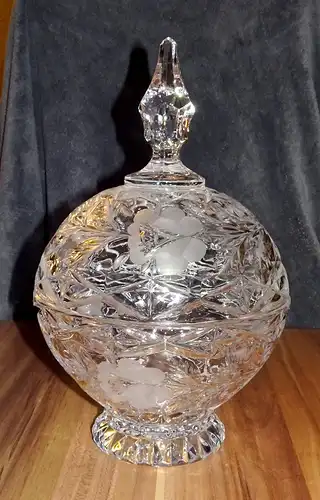 2 Kristallschalen 1 Deckel Kristallglas Schale Bonboniere aus Nachlass