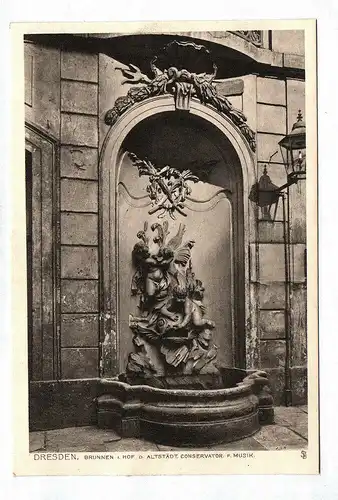 Ak Dresden Brunnen i. Hof D. Altstädt. Conservator. F. Musik