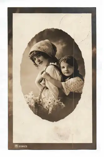 Ak Foto Mädchen mit Blumen 1916