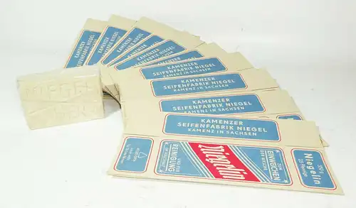 10 alte Schauverpackungen Kartons + 1 Stück Seife Niegel Seifenfabrik Kamenz alt