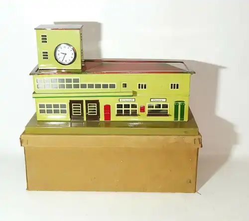 Märklin Bahnhof mit Karton