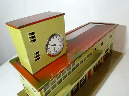 Märklin Bahnhof mit Karton