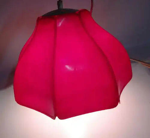 Kuriose Kunststoff Lampe Deckenlampe Rot 1970er 1980er Vintage lamp !