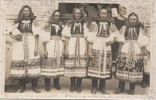 Foto Ak Frauen in Trachten Trachter Trenčianske Teplice Slowakei 1930