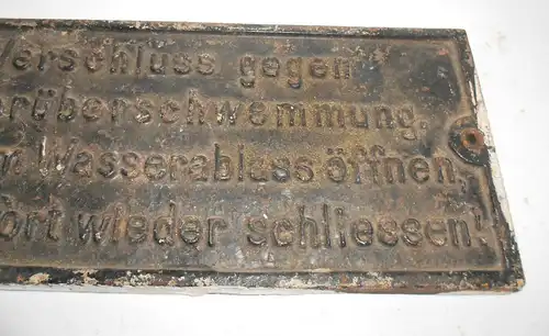 Altes Guss Schild Kellerüberschwemmung Wasserablass Warnschild Hinweisschild Old