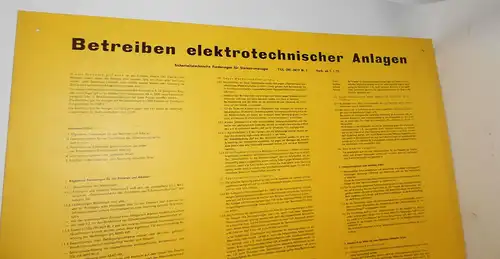 Kunststoff Hinweisschild Warnschild Betreiben elektrotechnischer Anlagen 1973