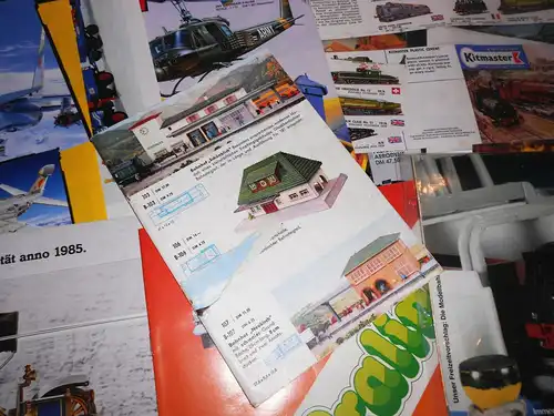 Konvolut Werbung Blätter Prospekte Modellauto Modellbahn Eisenbahn 1990er Jahre