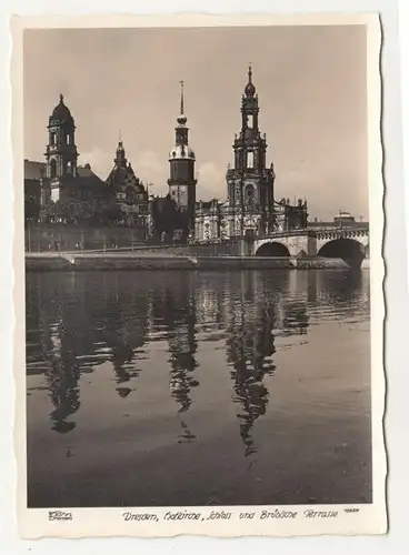 Ak Hahn 12650 Dresden Hofkirche Elbe Schloss Brühlische Terasse