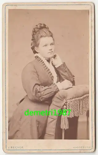 Becker Magdeburg CdV Foto hübsche junge Dame in Pose um 1880 !  (F2000